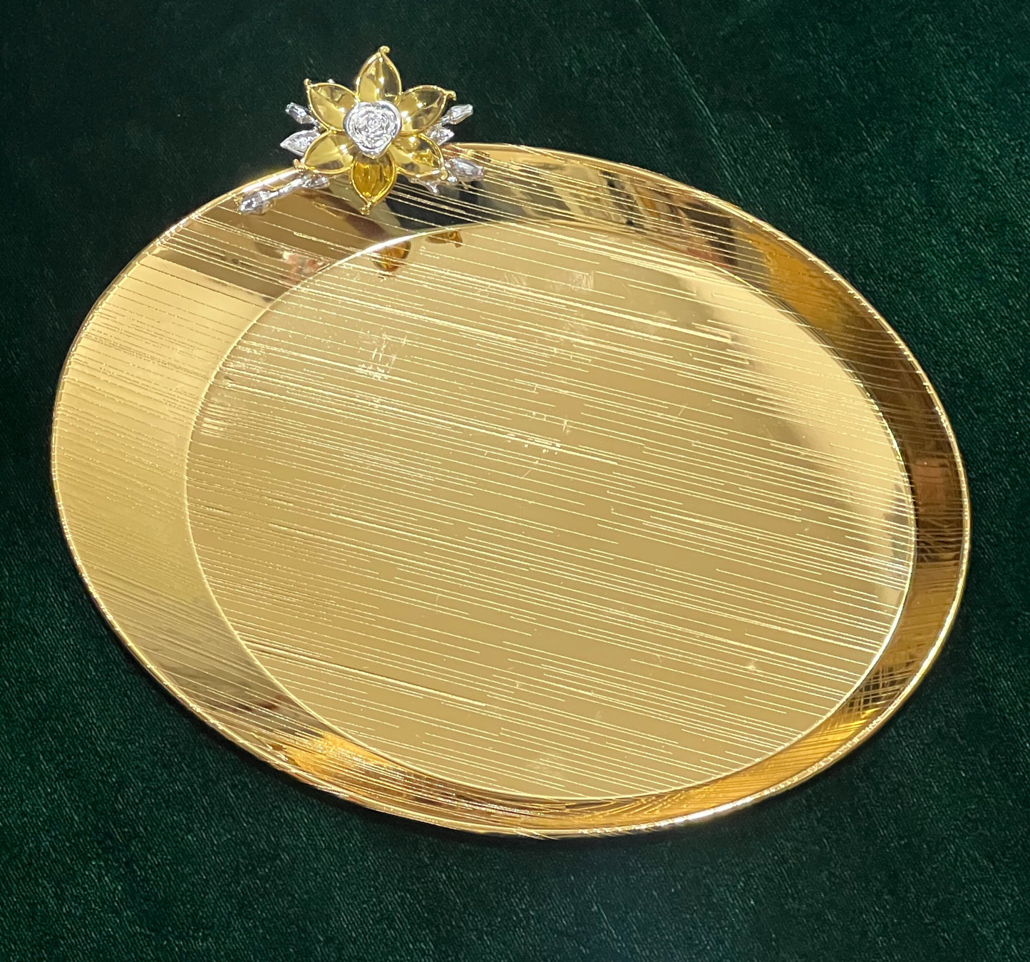 Hiluxe Gold Plated Designer Premium Platter, Tray, Oval | Ideal For Serving, Gifting, Decoration | Gift Box - Premium Gold Plated Platter from Hiluxe - Just Rs. 944! Shop now at Surana Sons