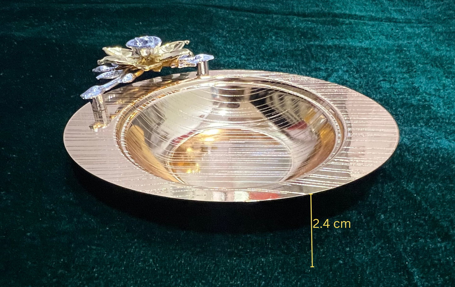 Hiluxe Gold Plated Designer Premium Deep Platter, Tray, Oval | Decorative | Ideal For Serving, Gifting, Decoration | Gift Box - Premium Gold Plated Platter from Hiluxe - Just Rs. 611! Shop now at Surana Sons